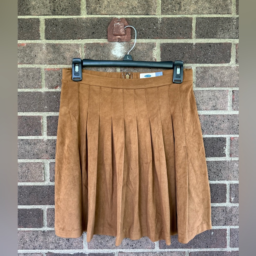 Old Navy suede mini skirt.